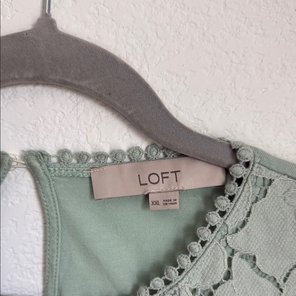 LOFT Green Embellished Sleeveless Blouse - Picture 2 of 11